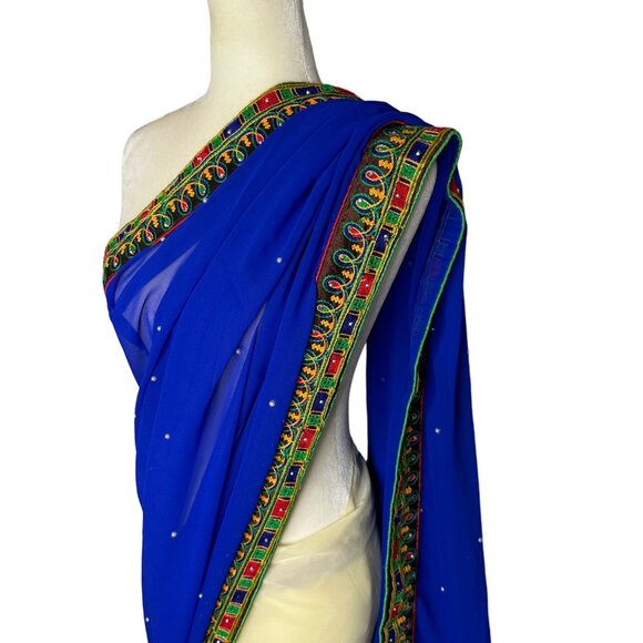 Elegant Blue and Cream Embroidered Saree - Picture 2 of 9